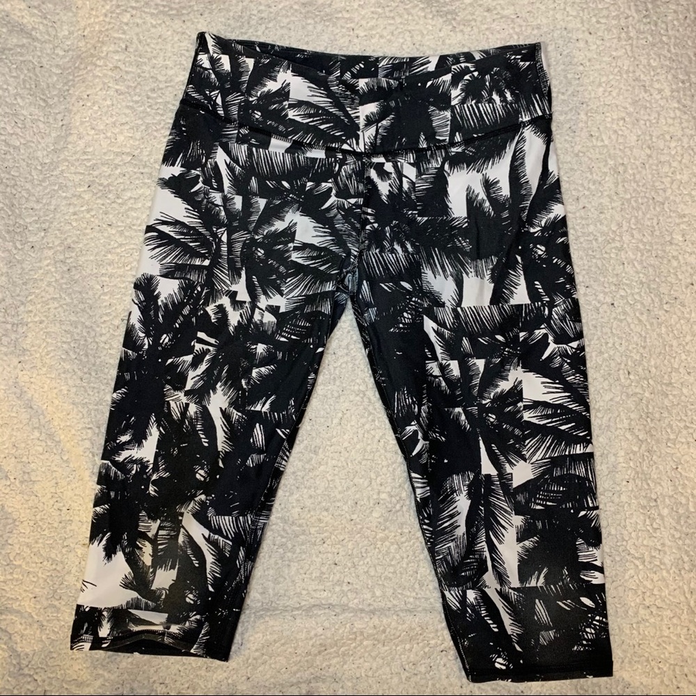 Palm Tree Print Fabletics PowerHold Midrise Capri